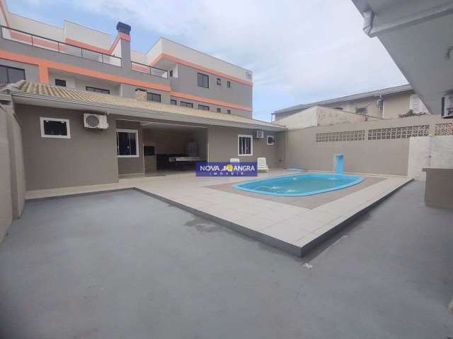 Residencia com piscina - acomodação 20 pessoas - proximado mar