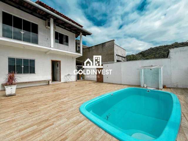 Casa espaçosa com 4 dormitórios, piscina e área de festas no Cedrinho