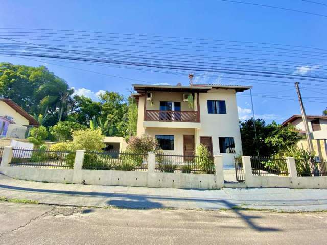 Casa à venda, 6 quartos, 1 vaga, Paquetá - Brusque/SC