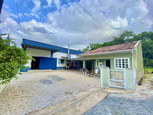 Casa e Galpão no bairro São Pedro