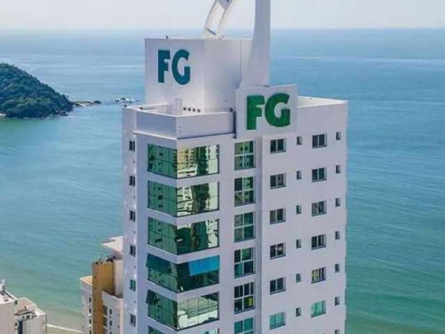 Apartamento quadra do mar, 4 suítes sendo 2 demi, 3 vagas de garagem privativas, no eleganza da construtora fg