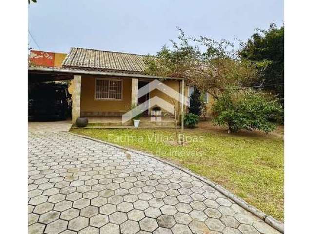 Casa com amplo quintal à venda no rio vermelho florianópolis