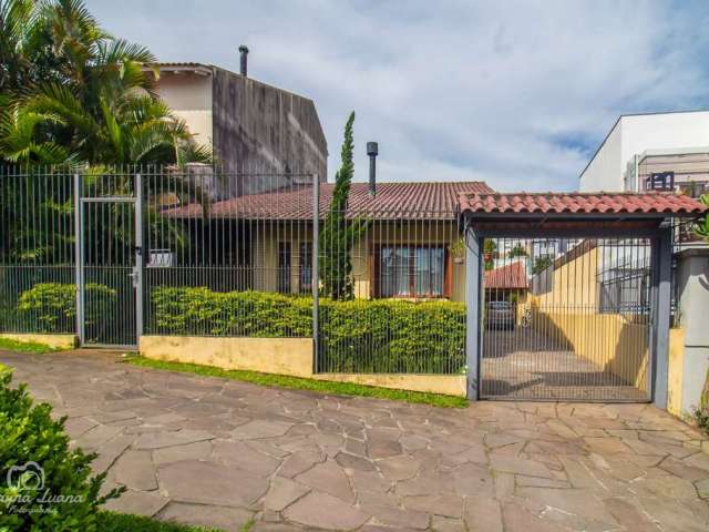 Casa em condomínio fechado com 4 quartos à venda na Avenida General Barreto Viana, 303, Chácara das Pedras, Porto Alegre por R$ 1.330.000