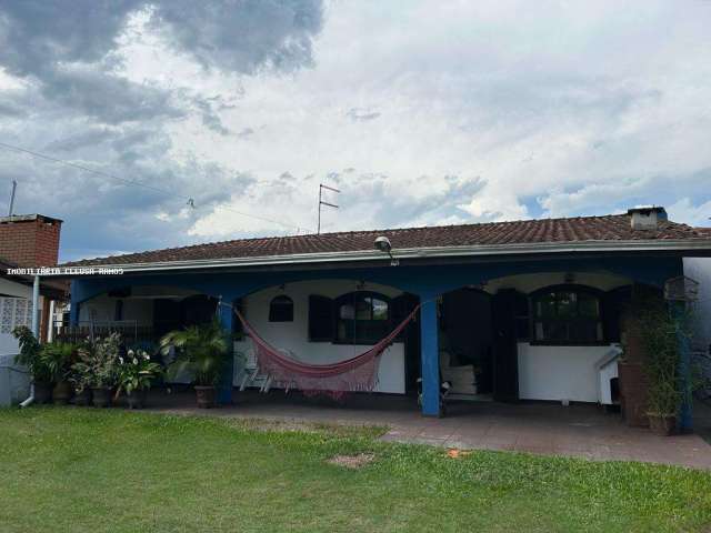 Casa para Venda em Guaratuba, Balneário Coroados, 3 dormitórios, 1 suíte, 2 banheiros, 4 vagas