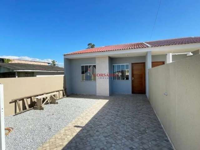 Casa com espaço de terreno em Santa Terezinha