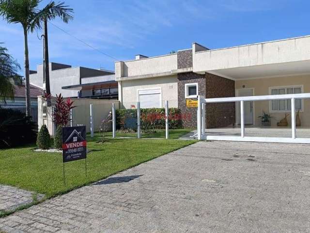 Casa com 04 dormitórios e piscina no Atami Sul