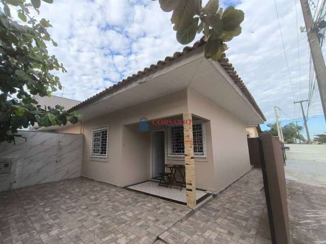 Casa de esquina quadra mar em Praia de Leste