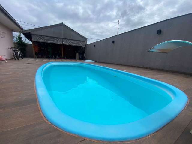 Casa plana com piscina