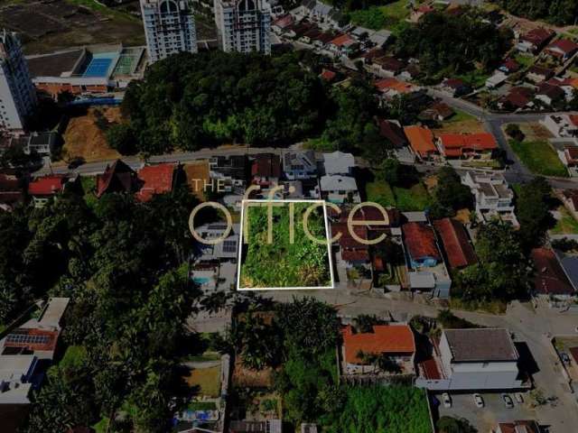 Terreno à venda em Joinville-SC, bairro Anita Garibaldi, 930,00 m² de área!