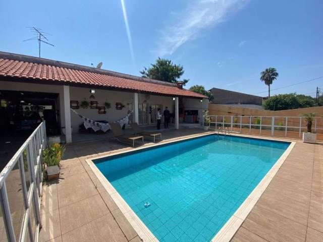 Casa com 3 dormitórios à venda, 246 m² por R$ 950.000,00 - Califórnia - Londrina/PR