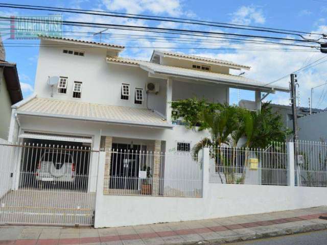 Casa com 3 dormitórios à venda, 240 m² por R$ 1.450.000,00 - Cidade de Florianópolis - São José/SC