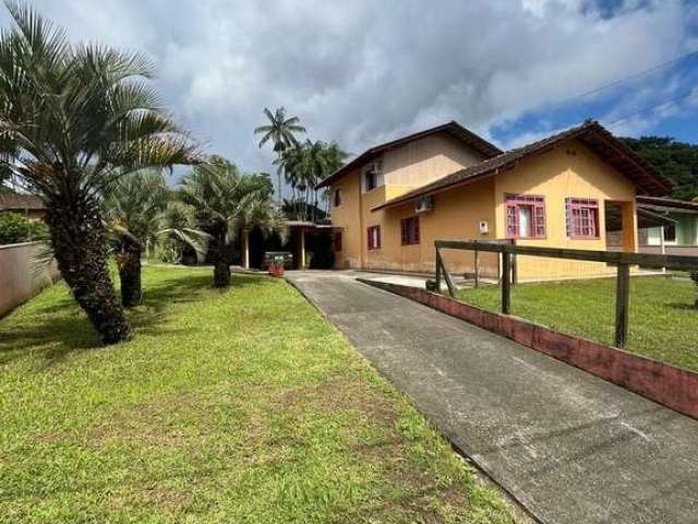 Casa de Alvenaria á venda no Bairro Acarai em São Francisco do Sul - SC.