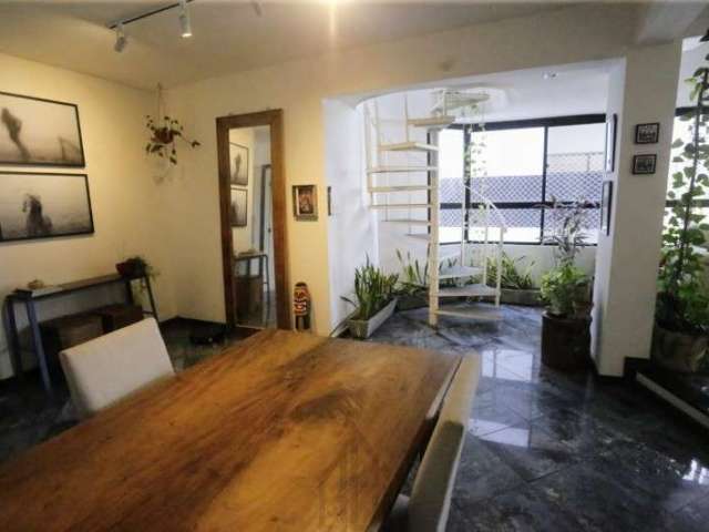 Apartamento cobertura medindo 240 m², dividido em 4 quartos, duas salas, piscina própria, duas vagas no Vila Horto vender Horto Florestal Salvador