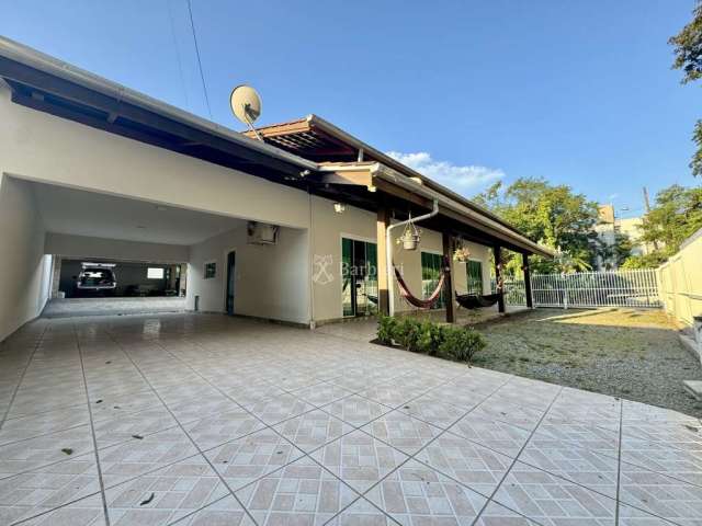 Casa com 3 quartos para alugar no Salto Weissbach, Blumenau , 350 m2 por R$ 6.000