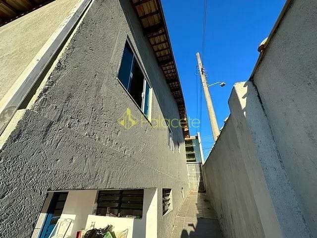 Casa à venda 3 Quartos, 1 Suite, 2 Vagas, 300M², Jardim América, Taubaté - SP