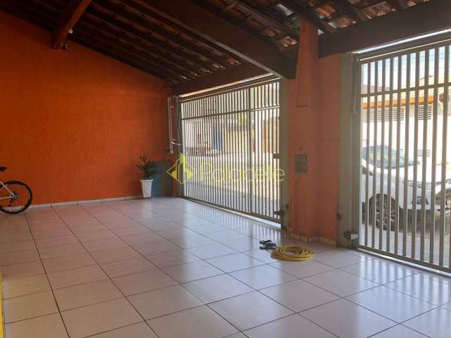 Casa à venda 3 Quartos, 2 Suites, 3 Vagas, 250M², Vila Rica, Pindamonhangaba - SP