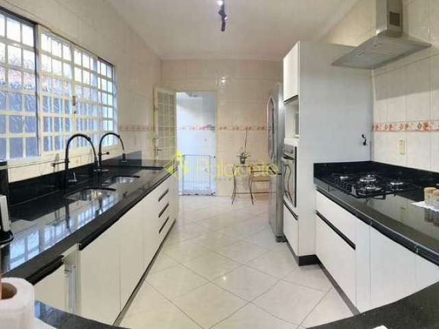 Casa à venda 3 Quartos, 1 Suite, 3 Vagas, 250M², Jardim Continental, Taubaté - SP