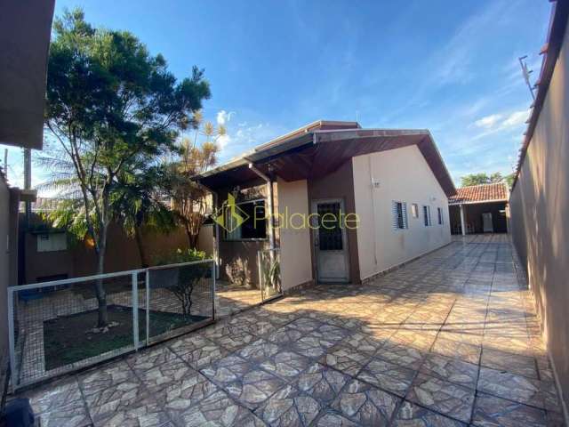 Casa à venda 4 Quartos, 2 Suites, 6 Vagas, 300M², Jardim Gurilândia, Taubaté - SP