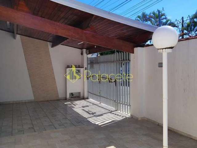 Casa à venda 3 Quartos, 1 Suite, 4 Vagas, 300M², Aterrado, Tremembé - SP