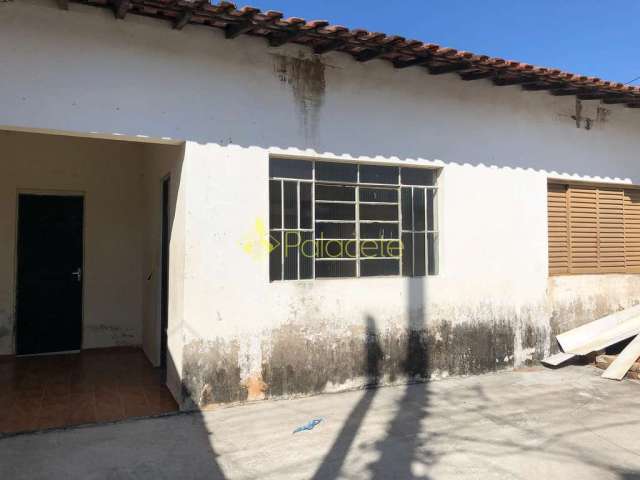 Casa à venda 4 Quartos, 2 Vagas, 250M², Conjunto Residencial Araretama, Pindamonhangaba - SP