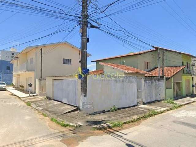 Oportunidade Imperdível: Propriedade Comercial com 644m² de Área Construída, Ideal para Pousada ou