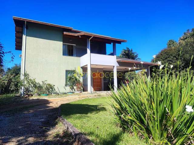 Casa à venda 3 Quartos, 1 Suite, 4 Vagas, 2105M², Parque Lago Azul, Pindamonhangaba - SP