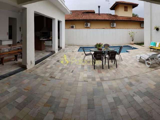 Casa à venda 3 Quartos, 3 Suites, 4 Vagas, 700M², Socorro, Pindamonhangaba - SP | COLONIAL VILLAGE