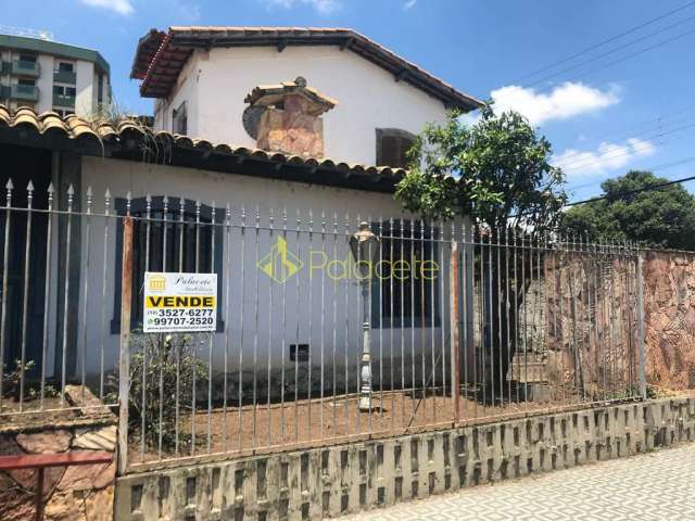 Sobrado de Esquina com 368,50m² no Centro de Pinda – Ótima Oportunidade para Residência ou Comércio