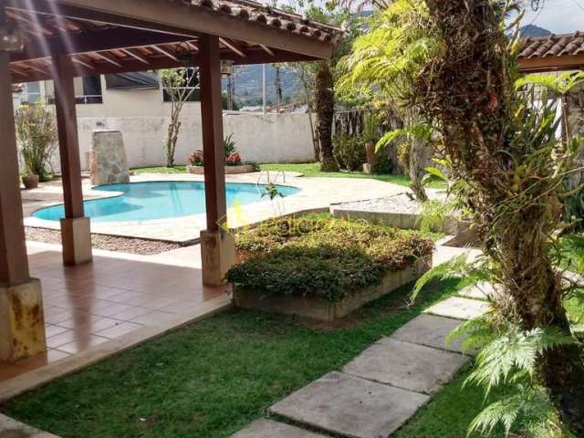 Casa à venda 2 Quartos, 2 Suites, 4 Vagas, 416M², Jardim Carolina, Ubatuba - SP