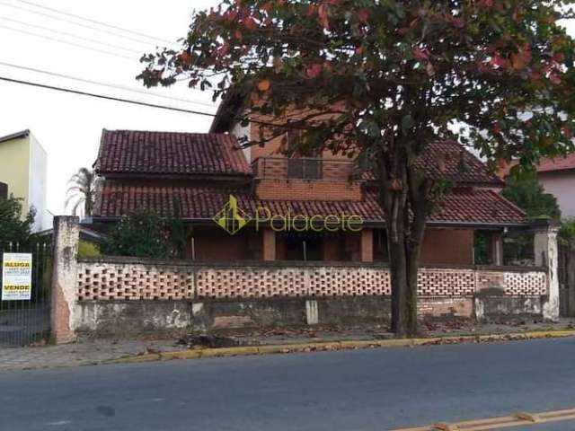 Casa à venda e locação 3 Quartos, 8 Vagas, Centro, Tremembé - SP