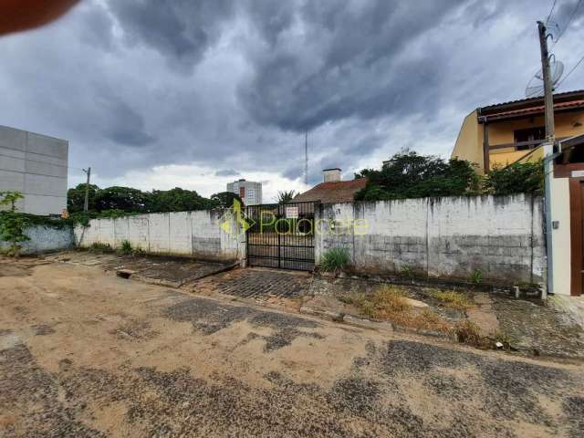 Casa à venda 6 Quartos, 6 Suites, 4 Vagas, 2100M², São Benedito, Pindamonhangaba - SP