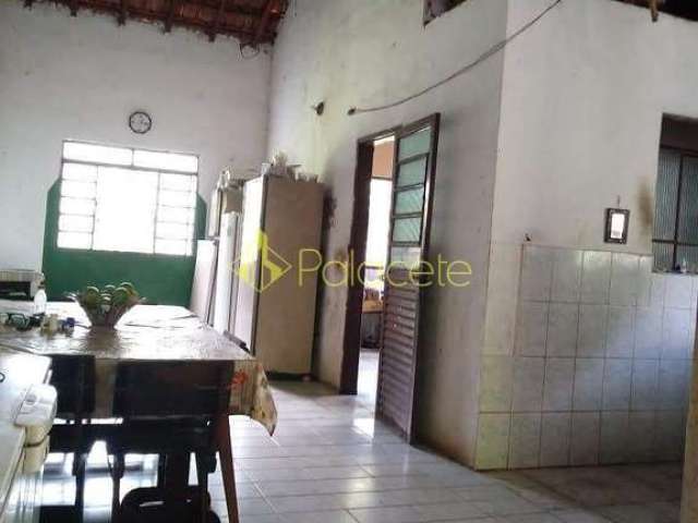 Chácara à venda 5 Quartos, 1 Suite, 3 Vagas, Zona Rural, Paraisópolis - MG