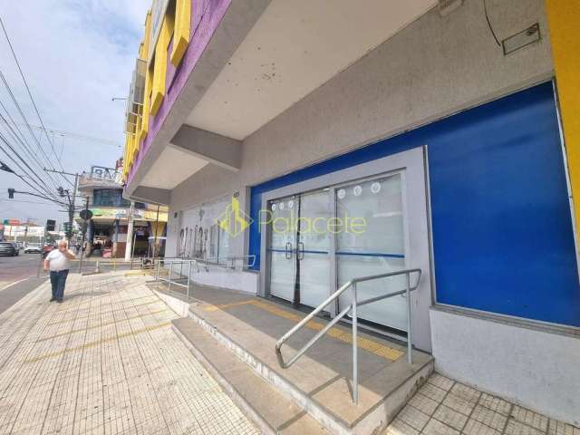 Ponto Comercial de Esquina com 360m², Grande Visibilidade, 3 Banheiros, Cozinha e Estacionamento Pr