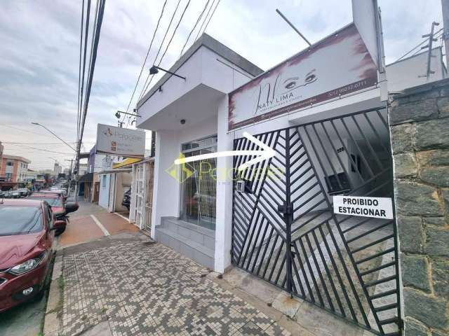 Casa Comercial no Centro com 2 Dormitórios, Edícula, Acessibilidade, Vaga de Garagem e Ideal para C