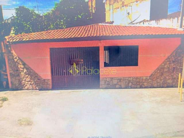 Casa Térrea à venda, com excelente m2, amplos comodos, proximo aos sprincipais hoteis de Aparecida,