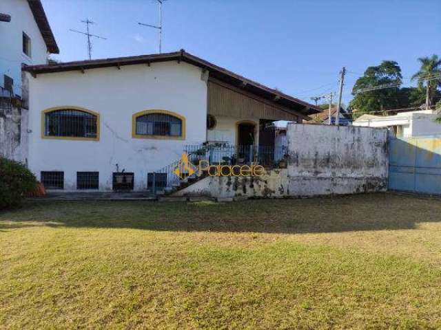 Casa  com 3 quartos - Bairro Centro em Pindamonhangaba