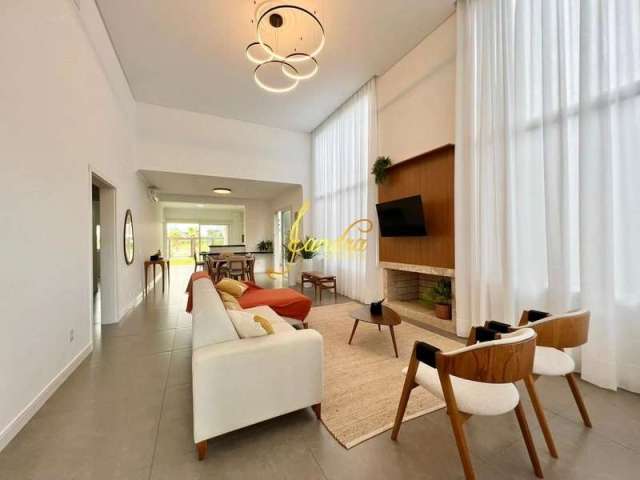 Excelente Casa no Condomínio Riviera Estilo contemporânea! Composta por 4 suítes, sendo 2 americanas,