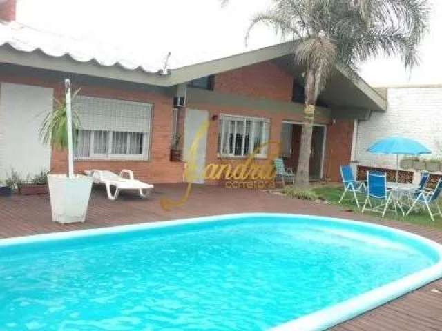 Casa Atlântida com 04 dormitórios com piscina aquecida