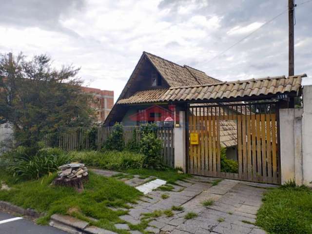 Casa com 3 quartos à venda no Centro