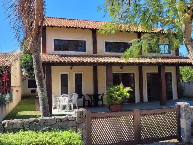 Casa de 5 quartos, 2 suítes, à beira da lagoa em São Pedro D'Aldeia - RJ