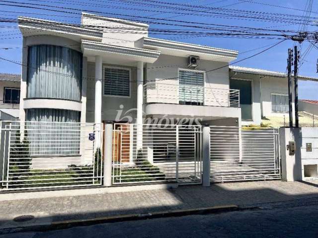 Casa à venda, 3 quartos sendo 1 suíte com closet, 2 vagas, piscina, Bairro São Judas, Itajaí-SC