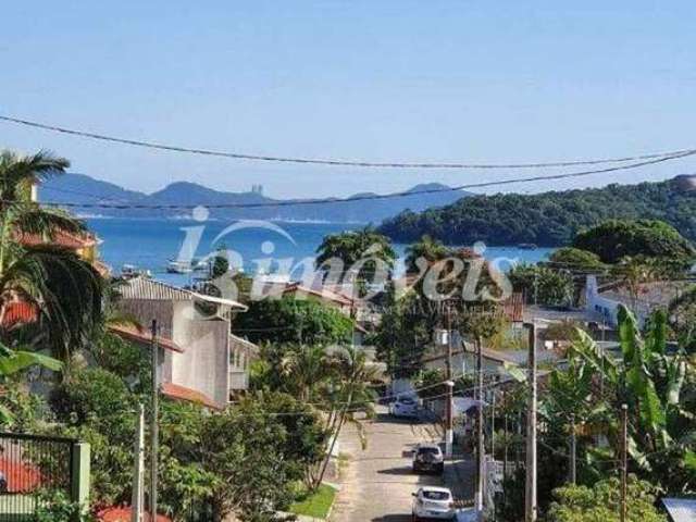 Casa mobiliada a 150m do mar à venda, 4 quartos, 2 vagas, , área de festas e piscina, Centro, Porto Belo-SC