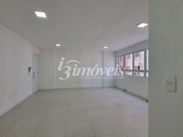 Sala Comercial para Locação Anual, 39 m² privativos, no Centro de Itajaí-SC