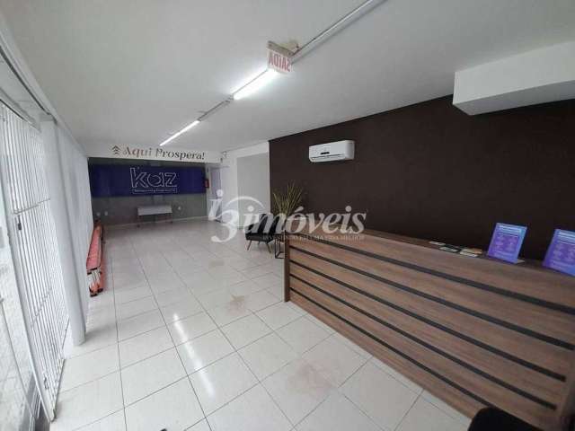 Sala Comercial para Locação Anual, aproximadamente 100m² privativos, no Bairro São Vicente, Itajaí-SC.