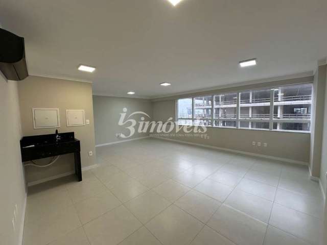 Sala para locação anual no Edifício Manhattan Office, 43m² , Bairro Centro, Itajaí-SC.