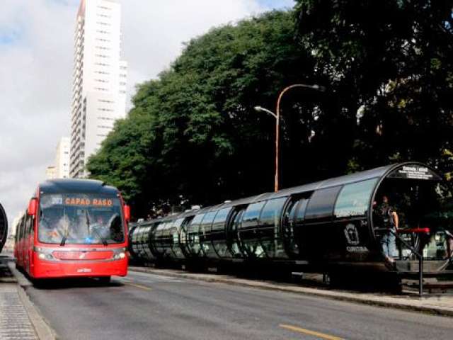 Sala Comercial em localização privilegiada, ao lado do Shopping Estação, na esquina da Rua Marechal Floriano com Av. Sete de Setembro.