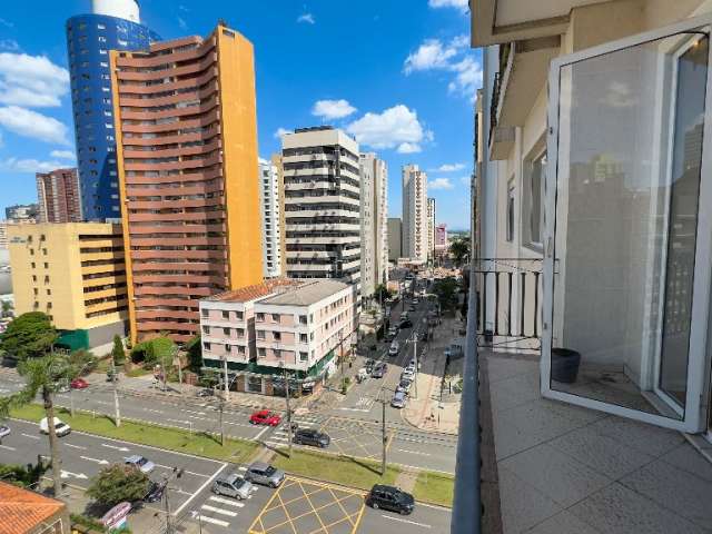 Apartamento alto padrão com 4 suítes, 227m² privativos, 2 vagas de garagem, no Batel,