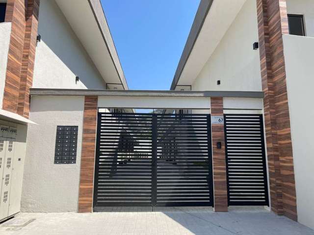 Casa à venda na Rua São Salvador, Coréia, Mesquita - RJ