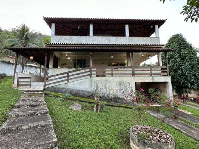 Casa à venda na Rua Doutor Genaro Nóbrega, Parque A Equitativa, Duque de Caxias - RJ