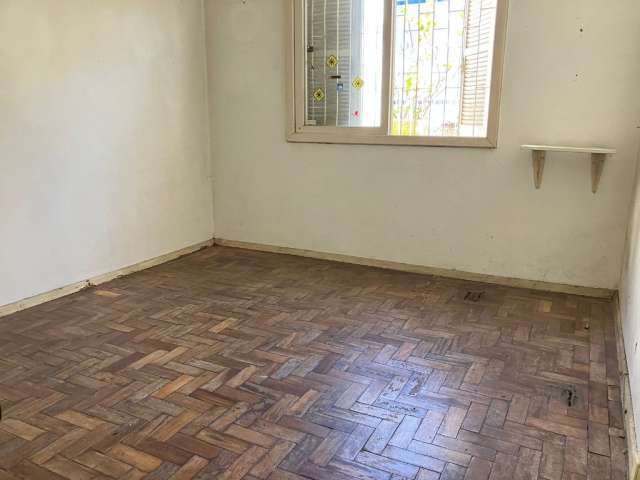 Casa alvenaria MISTA ANTIGA ESCRITURADA,tem 69 m2 com 2 quartos , cozinha, sala, amplo pátio e garagem , escriturada.